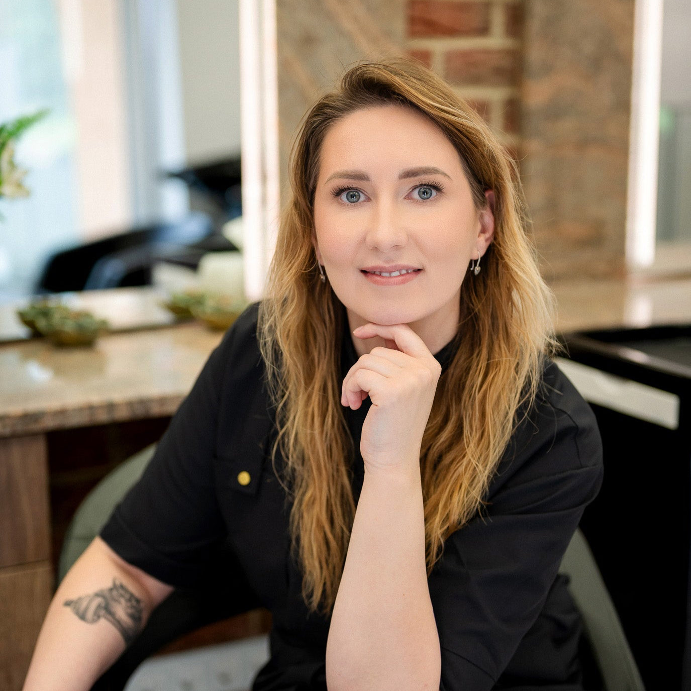 Plaukų priežiūros specialistė Lina Jurkuvėnė, profesionalios grožio paslaugos ir plaukų dažymas Kėdainiuose